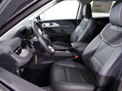 New 2026 Ford Explorer Active w/ Active Comfort Package image 6