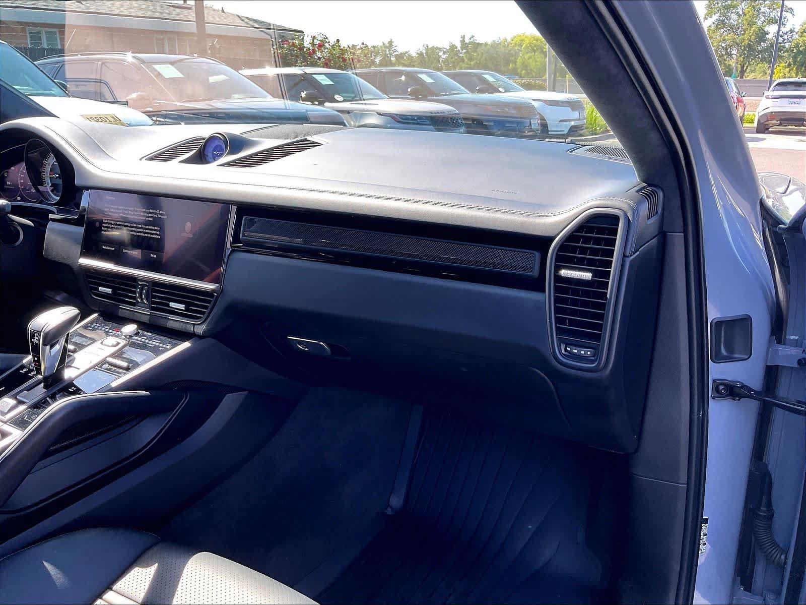 Used 2022 Porsche Cayenne Turbo GT AWD/4WD image 18