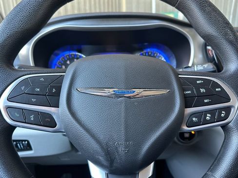Used 2021 Chrysler Pacifica Touring FWD image 24
