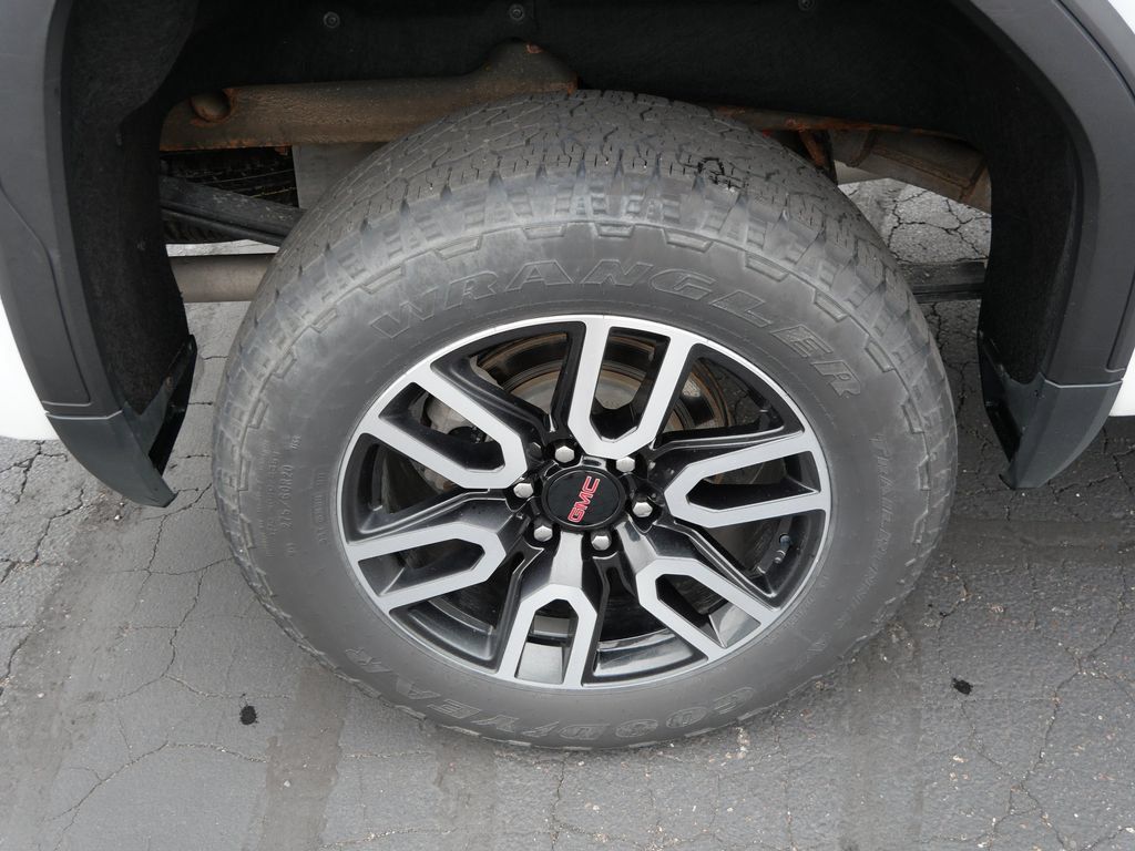 Certified 2024 GMC Sierra 1500 AT4 w/ AT4 Preferred Package AWD/4WD image 9