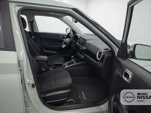 Used 2025 Hyundai Venue SEL FWD image 10