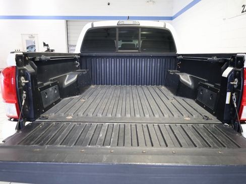 Used 2017 Toyota Tacoma SR image 19