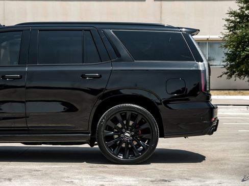 Used 2026 Cadillac Escalade V w/ LPO, ONYX Package AWD/4WD image 9