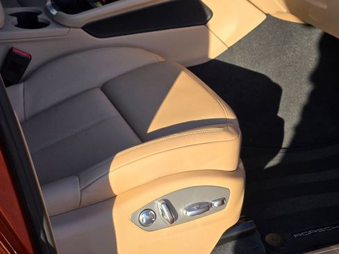 Used 2025 Porsche Macan image 37