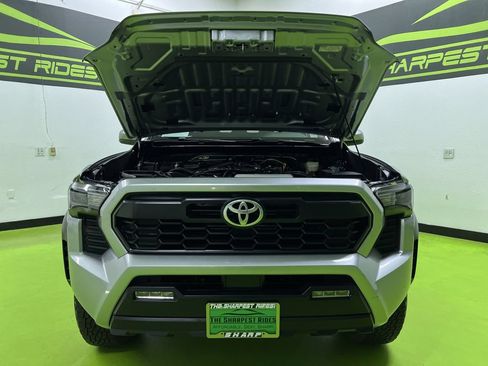 Used 2025 Toyota Tacoma TRD Off-Road AWD/4WD image 4
