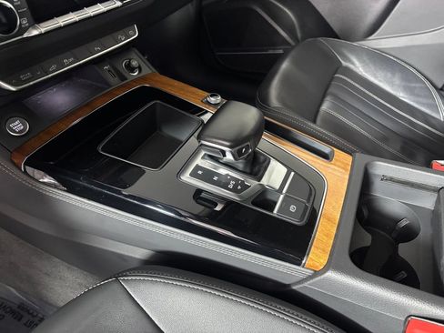 Used 2021 Audi Q5 e Premium Plus w/ Premium Plus Package AWD/4WD image 27