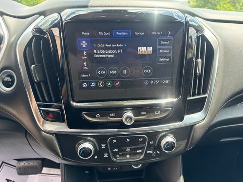 Used 2021 Chevrolet Traverse LT w/ LT Premium Package AWD/4WD image 29