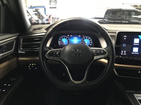 Used 2024 Volkswagen Atlas Cross Sport SE FWD image 17