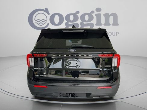 New 2026 Ford Explorer Active RWD image 4