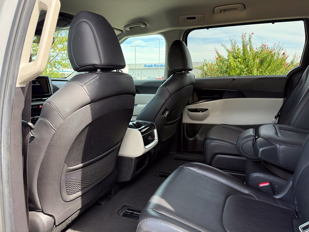 Used 2022 Kia Carnival EX FWD image 29