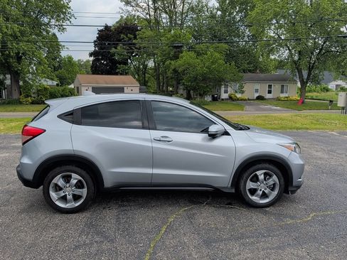 Used 2017 Honda HR-V EX image 5