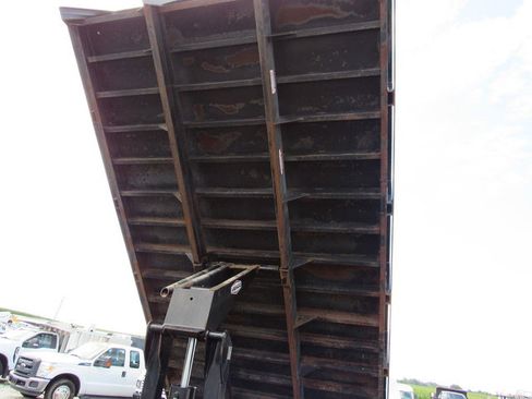 Used 2022 Ford F750 2WD Regular Cab Super Duty image 40