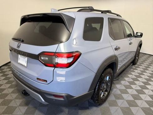Used 2025 Honda Pilot TrailSport image 6