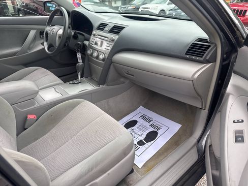 Used 2010 Toyota Camry LE FWD image 17