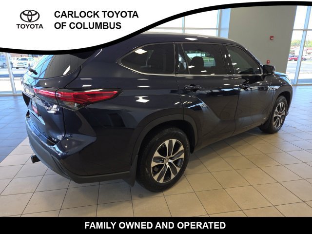 Used 2022 Toyota Highlander XLE AWD/4WD image 9
