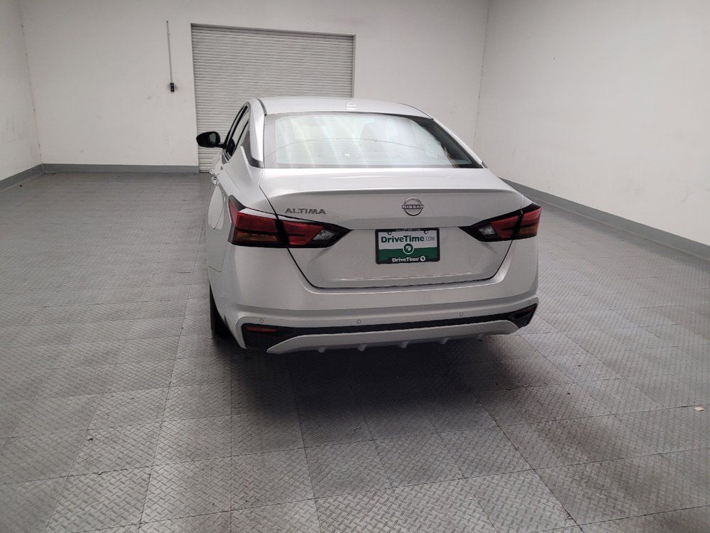 Used 2025 Nissan Altima 2.5 SV FWD image 6