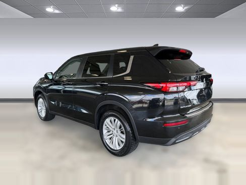Used 2024 Mitsubishi Outlander ES FWD image 3