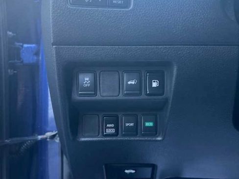 Used 2018 Nissan Rogue SV image 12
