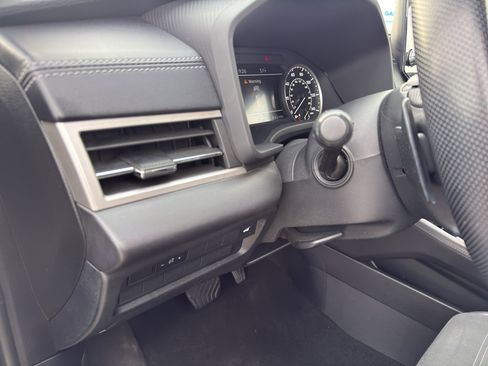 Used 2022 Mitsubishi Outlander SE image 14