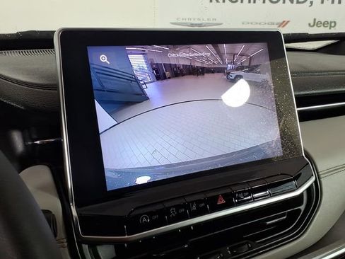 Used 2023 Jeep Compass Limited image 22