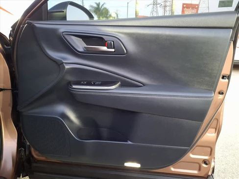 Certified 2025 Toyota Crown Signia image 25