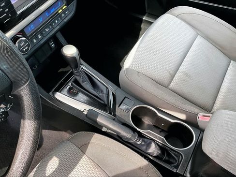 Used 2016 Toyota Corolla LE FWD image 17