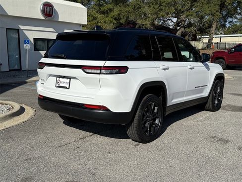 New 2025 Jeep Grand Cherokee Limited image 5