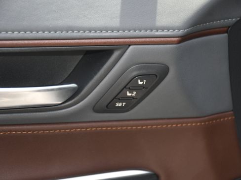 Certified 2023 Toyota Venza XLE image 11