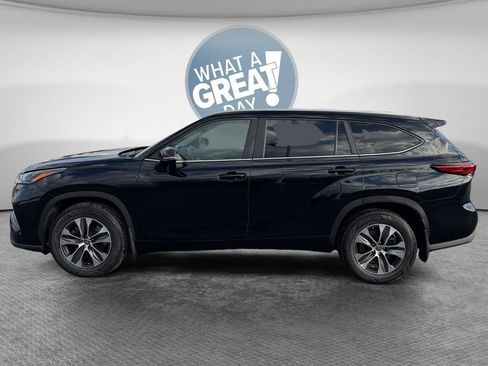 Used 2023 Toyota Highlander XLE image 7