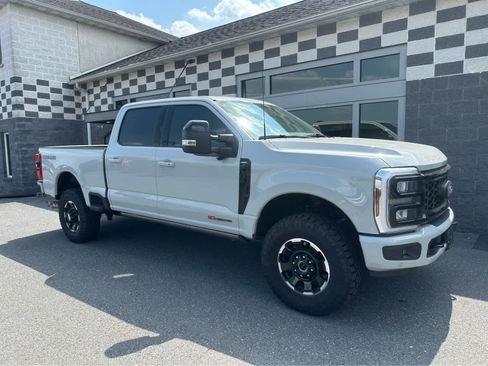 Used 2026 Ford F350 Lariat w/ Tremor Off-Road Package AWD/4WD image 2