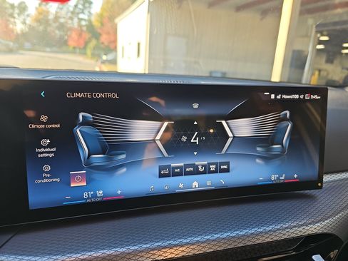 New 2025 BMW 330i xDrive Sedan w/ Premium Package image 22