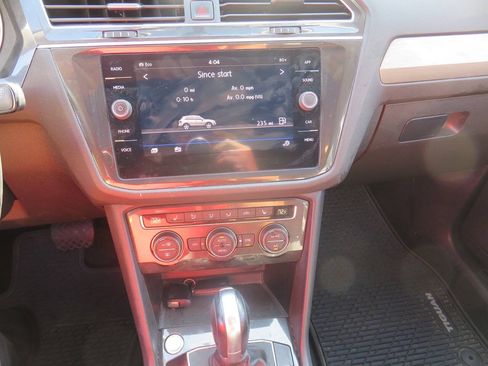 Used 2019 Volkswagen Tiguan SE w/ Panoramic Sunroof Package AWD/4WD image 19