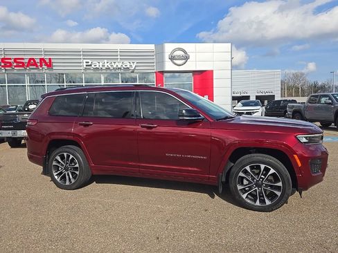 Used 2021 Jeep Grand Cherokee L Overland w/ Advanced Protech Group III image 8