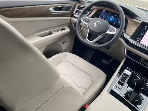 New 2026 Volkswagen Atlas SE image 10