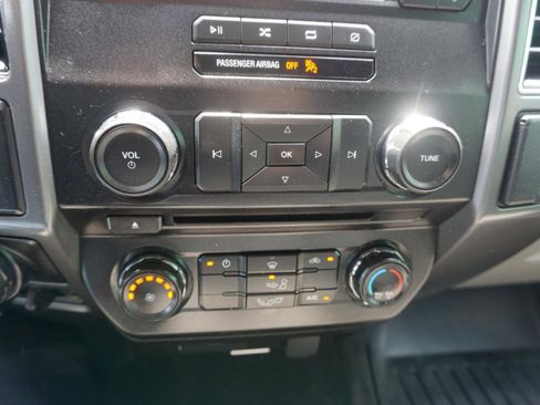 Used 2018 Ford F150 XLT w/ Heavy-Duty Payload Package AWD/4WD image 19