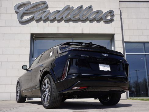 New 2024 Cadillac Lyriq Luxury image 7