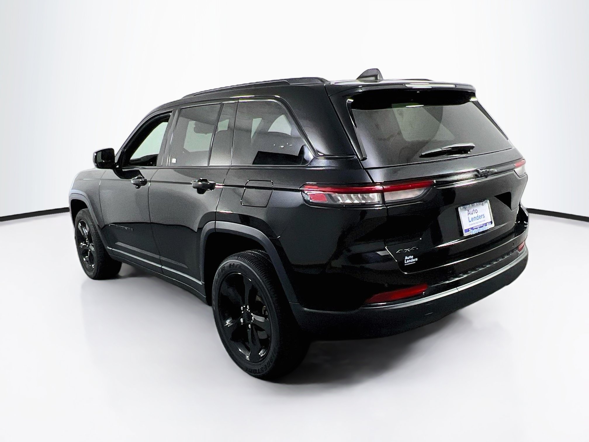 Used 2023 Jeep Grand Cherokee Altitude AWD/4WD image 7