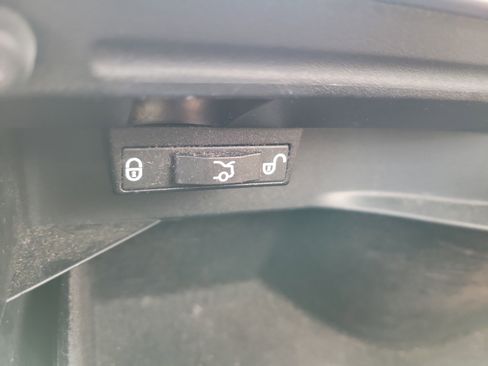 Used 2015 Mercedes-Benz C 300 4MATIC Sedan image 20