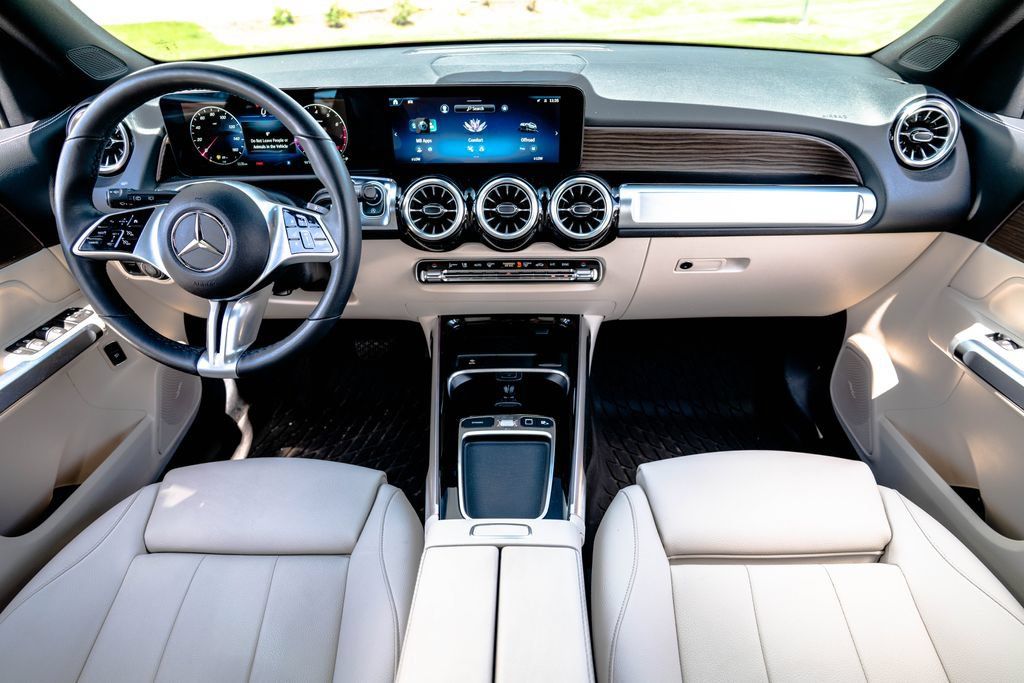 Used 2026 Mercedes-Benz GLB 250 4MATIC image 13