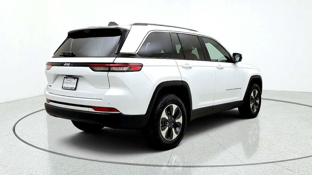 Used 2022 Jeep Grand Cherokee Limited 4xe w/ Luxury Tech Group II AWD/4WD image 5