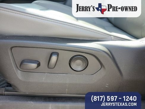 Used 2023 GMC Yukon XL SLT AWD/4WD image 8
