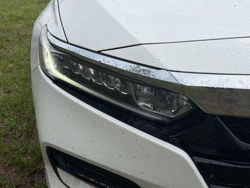 Used 2018 Honda Accord EX image 9