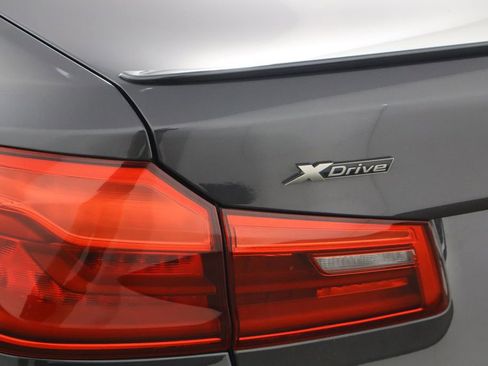 Used 2019 BMW M550i xDrive image 39