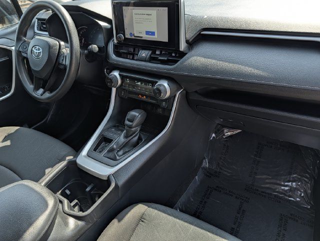 Used 2025 Toyota RAV4 XLE FWD image 29