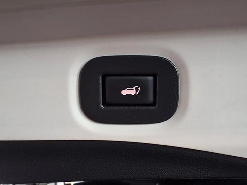 Used 2018 Nissan Rogue SV w/ Premium Package AWD/4WD image 7