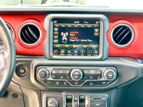 Used 2021 Jeep Wrangler Unlimited Rubicon AWD/4WD image 17