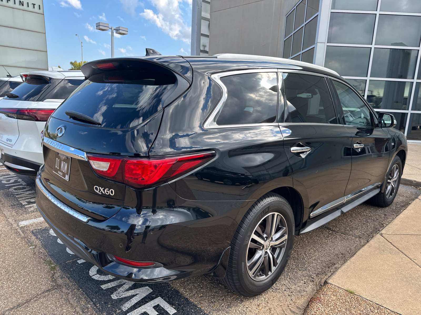 Used 2017 INFINITI QX60 FWD w/ Premium Plus Package image 8