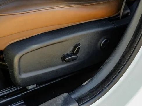 Used 2019 Chrysler 300 Limited RWD image 39
