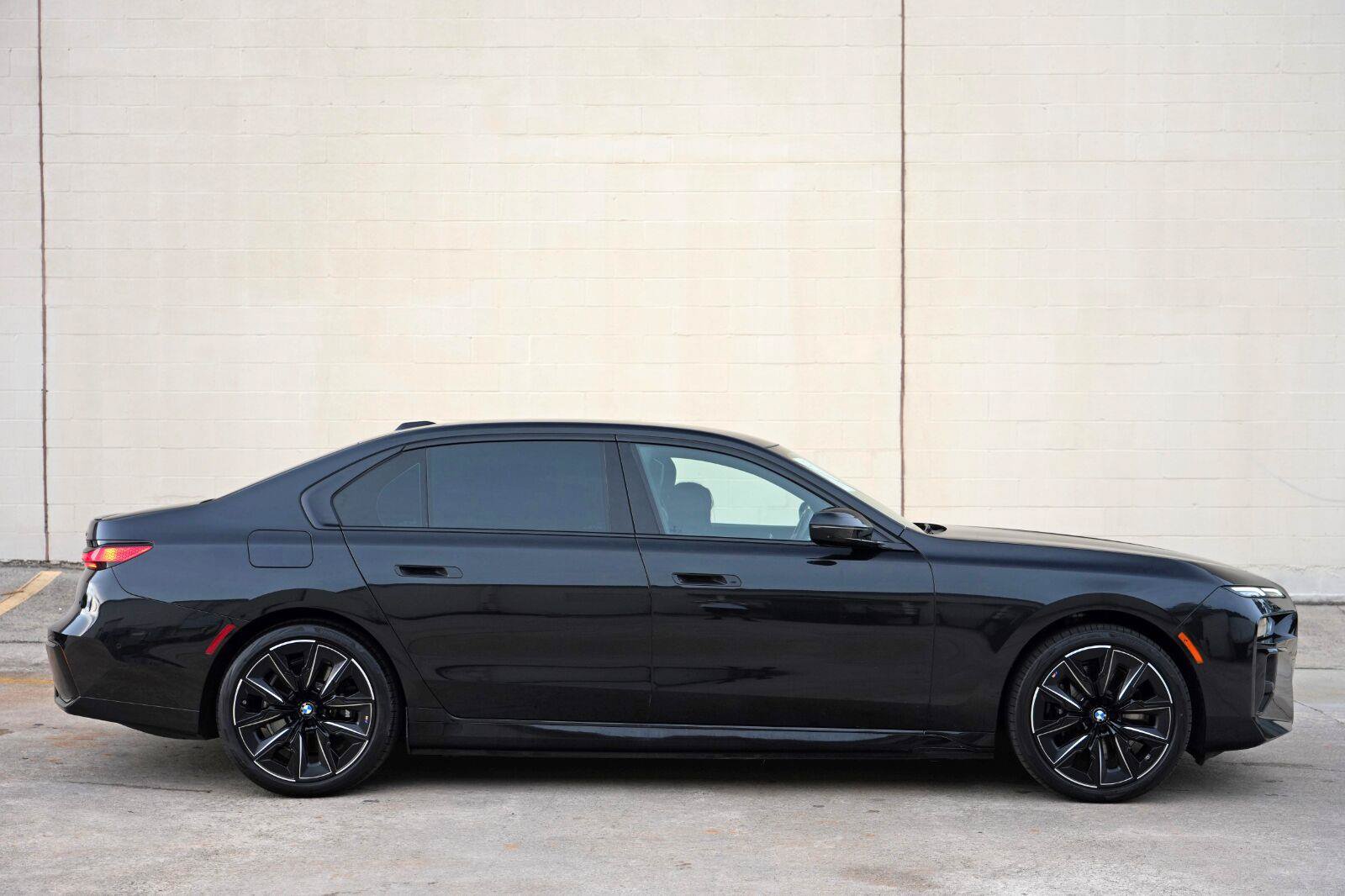 Used 2024 BMW i7 xDrive60 AWD/4WD image 63