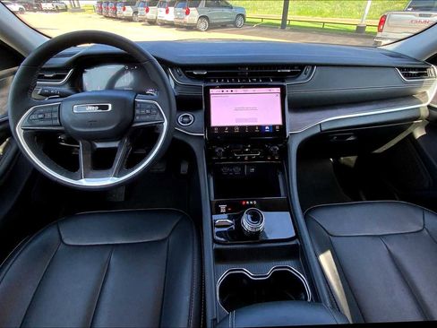 Used 2024 Jeep Grand Cherokee Limited image 13